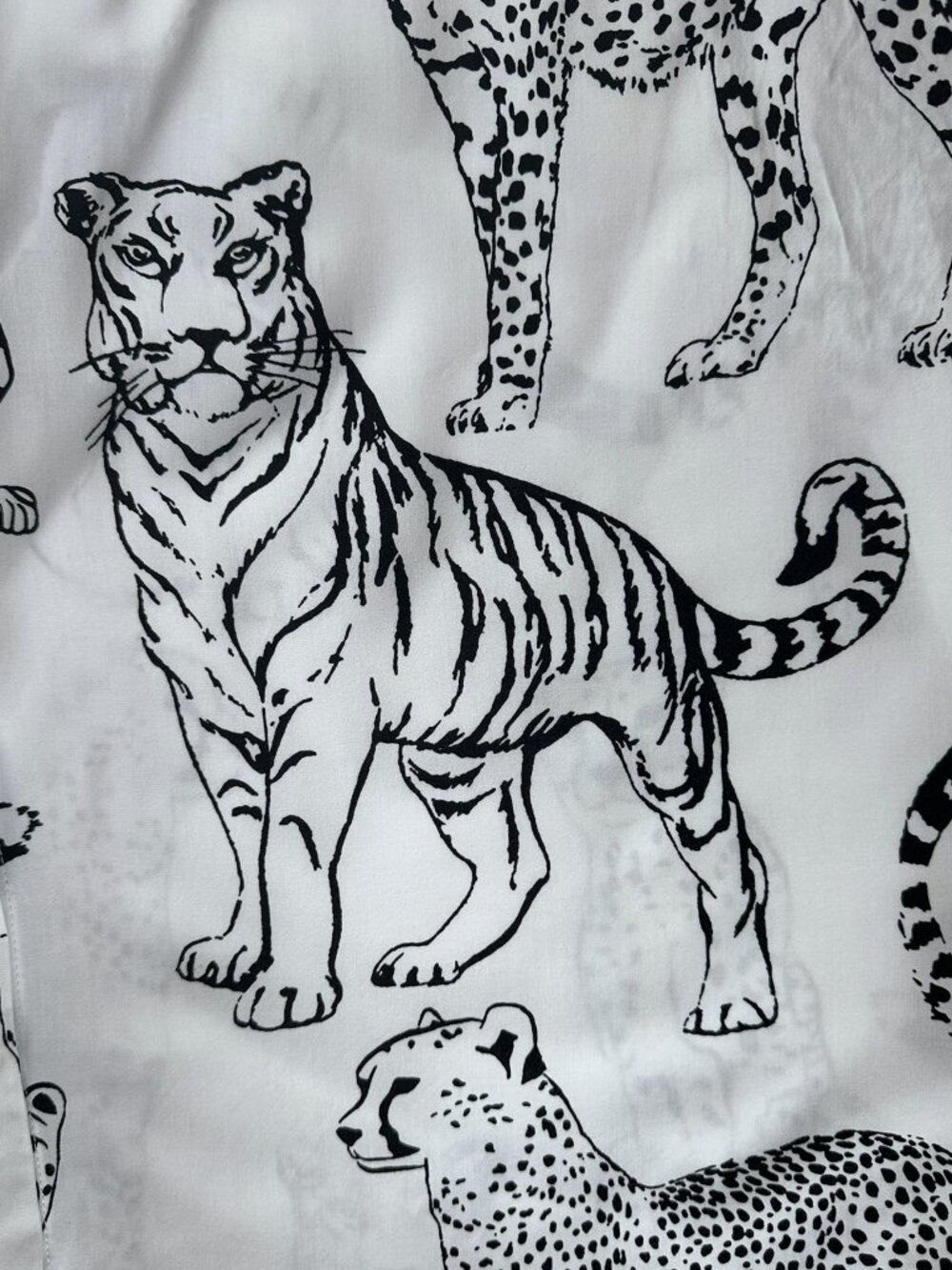 Women's XL Short-Sleeve Blouse Black and White Tigers & Cheetahs Jane Delancey - Picture 6 of 12